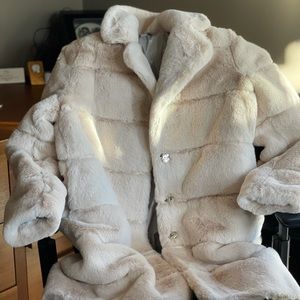 SOIA & KYO faux fur pink beige in color